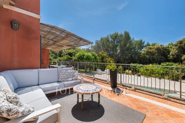 Villa située dans le domaine très prisé de la Chèvre d'Or à Biot
