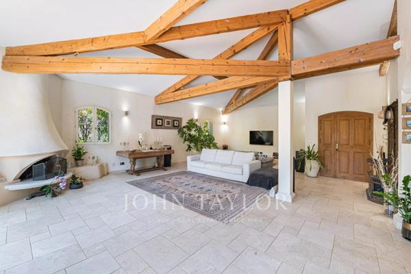 Villa située dans le domaine très prisé de la Chèvre d'Or à Biot