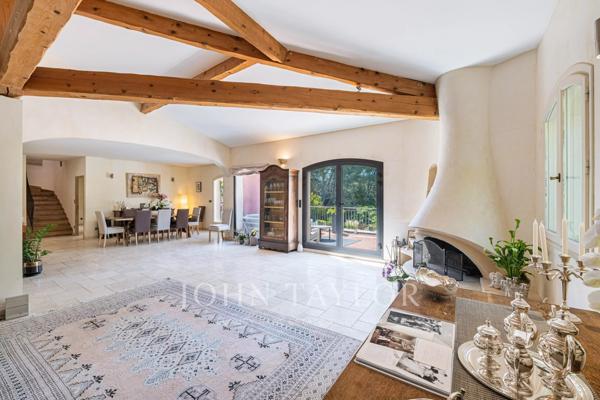 Villa située dans le domaine très prisé de la Chèvre d'Or à Biot