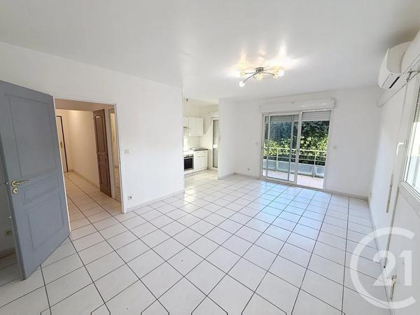 Appartement T3 à vendre  3 pièces - 66,89 m 2   CHATEAURENARD  - 13