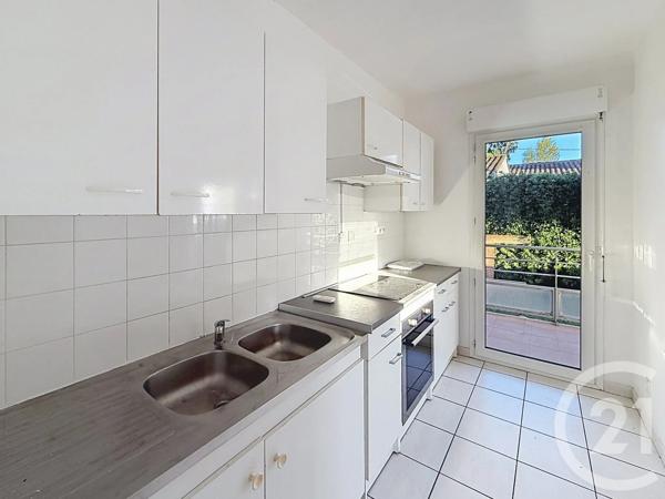 Appartement T3 à vendre  3 pièces - 66,89 m 2   CHATEAURENARD  - 13