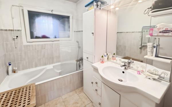 Appartement à vendre    3 pièces •  Hyères