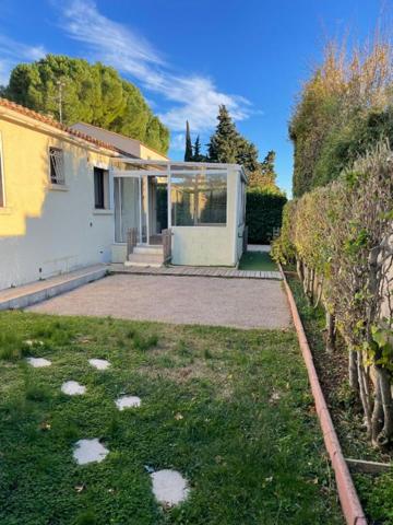 MAISON DE PLAIN PIED DE 95 M² habitable (environ)dont véranda et de 3 chambres , garage de 25 m²(environ) sur 369 m² de terrain? 5 5/