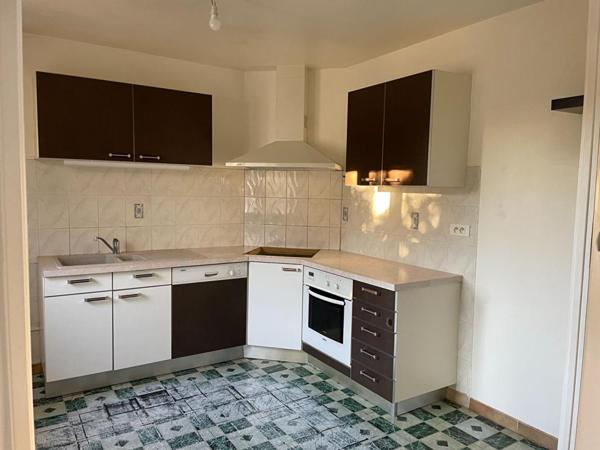 MAISON DE PLAIN PIED DE 95 M² habitable (environ)dont véranda et de 3 chambres , garage de 25 m²(environ) sur 369 m² de terrain? 5 5/