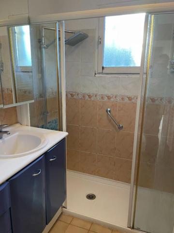 MAISON DE PLAIN PIED DE 95 M² habitable (environ)dont véranda et de 3 chambres , garage de 25 m²(environ) sur 369 m² de terrain? 5 5/