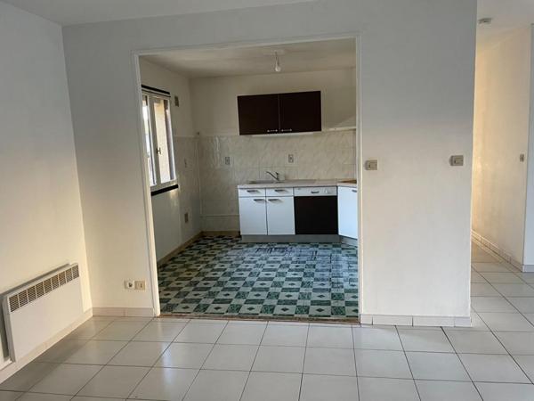 MAISON DE PLAIN PIED DE 95 M² habitable (environ)dont véranda et de 3 chambres , garage de 25 m²(environ) sur 369 m² de terrain? 5 5/