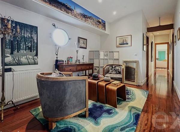 Maison
         5 pièces
        - 200 m² 475 000 € *