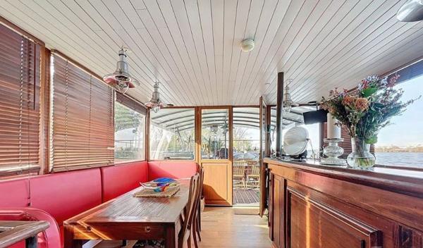 Maison
         5 pièces
        - 200 m² 475 000 € *