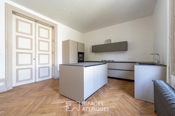 Hotel particulier d’exception avec cour et stationnement