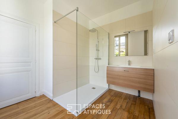 Hotel particulier d’exception avec cour et stationnement