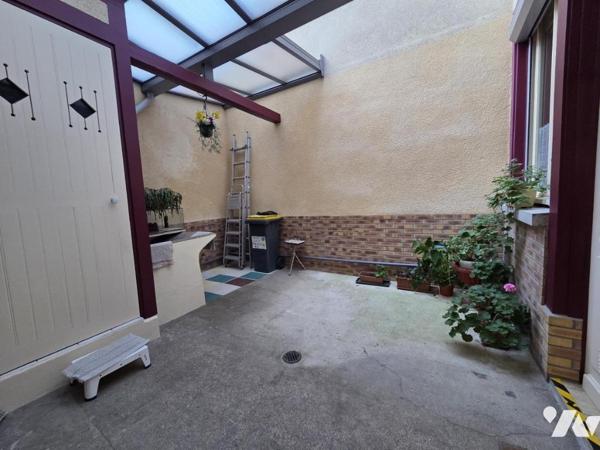 rue Ruinart de Brimont - Maison de ville de type 5 avec cour et garage