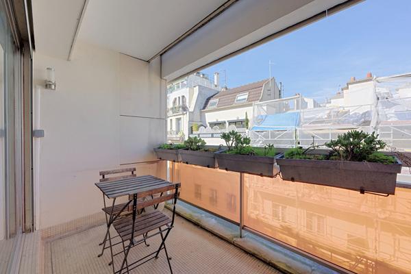 A vendre - Paris 17 : Appartement - 2 pièces - 54m² - balcon, ascenseur, parking - DPE D