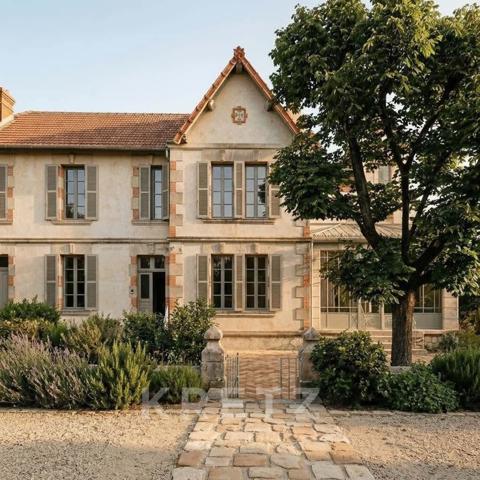 Maison historique à rénover en plein coeur du village