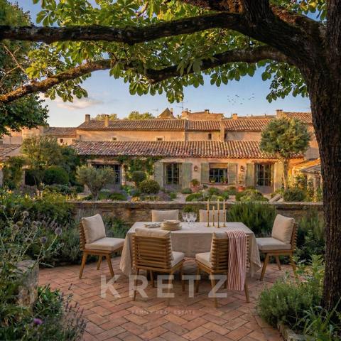 Maison historique à rénover en plein coeur du village