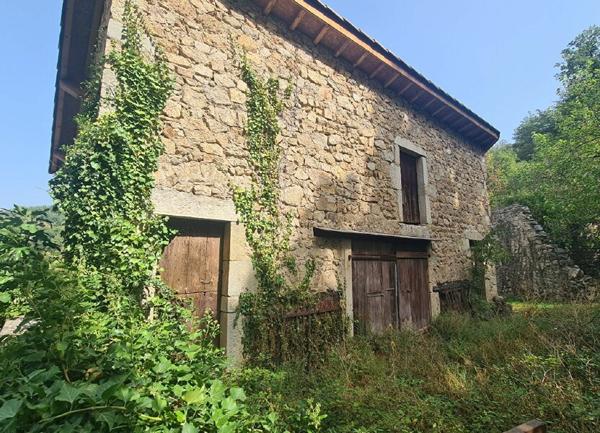 Maison à vendre    2 pièces •  Rocher