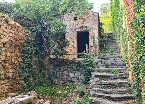 Maison à vendre    2 pièces •  Rocher