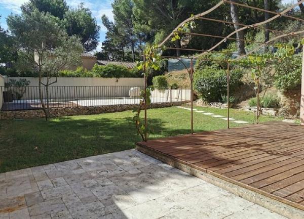 Maison à louer    5 pièces •  Villeneuve-lès-Avignon