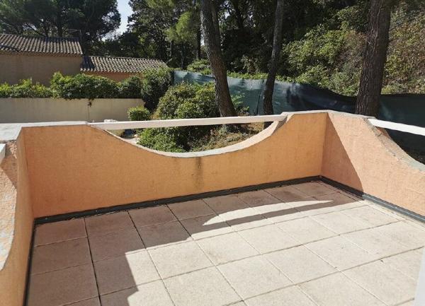 Maison à louer    5 pièces •  Villeneuve-lès-Avignon