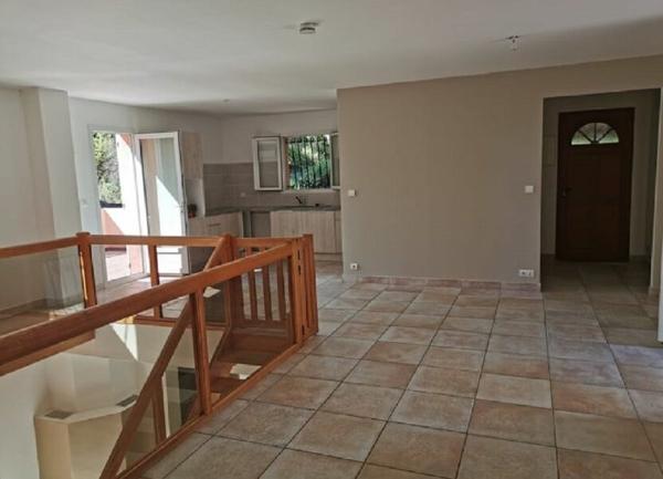 Maison à louer    5 pièces •  Villeneuve-lès-Avignon