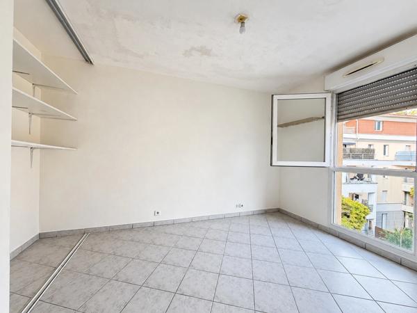 Appartement  T4 à rénover, 85 m², terrasse couverte et garage GRASSE (06)