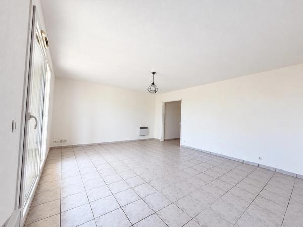 Appartement  T4 à rénover, 85 m², terrasse couverte et garage GRASSE (06)