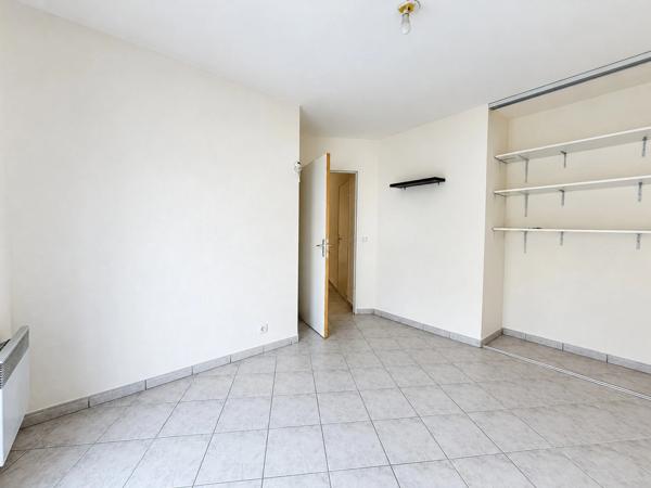 Appartement  T4 à rénover, 85 m², terrasse couverte et garage GRASSE (06)