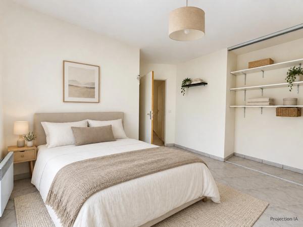 Appartement  T4 à rénover, 85 m², terrasse couverte et garage GRASSE (06)