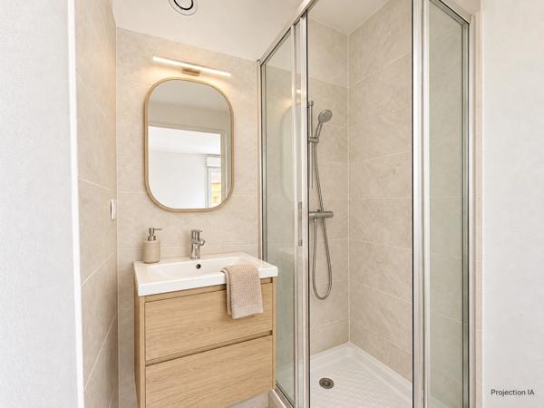 Appartement  T4 à rénover, 85 m², terrasse couverte et garage GRASSE (06)