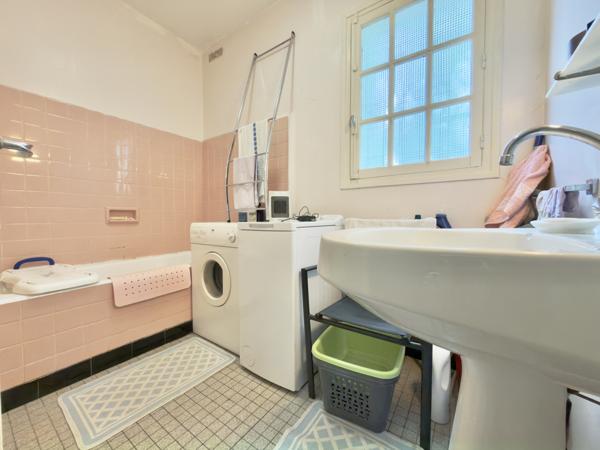Maison avec grand garage, terrasses et jardin. Fumel (47500)