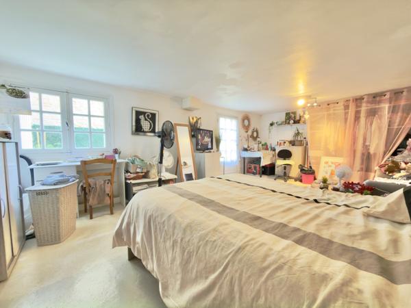 Maison avec grand garage, terrasses et jardin. Fumel (47500)