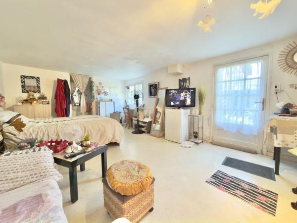 Maison avec grand garage, terrasses et jardin. Fumel (47500)