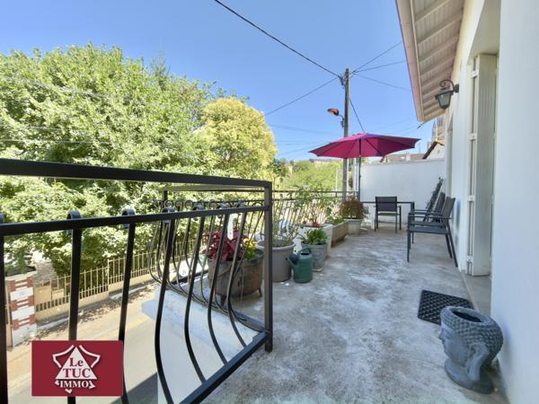 Maison avec grand garage, terrasses et jardin. Fumel (47500)