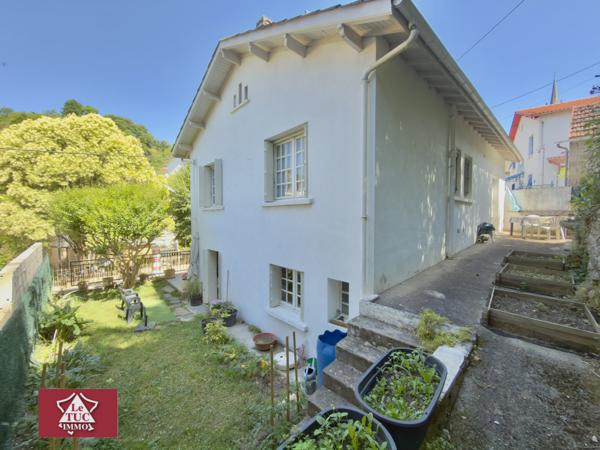 Maison avec grand garage, terrasses et jardin. Fumel (47500)