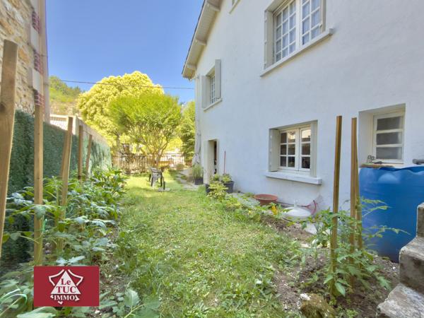Maison avec grand garage, terrasses et jardin. Fumel (47500)