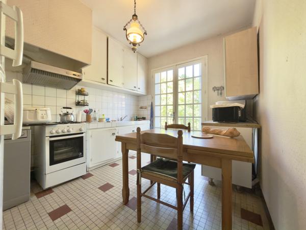 Maison avec grand garage, terrasses et jardin. Fumel (47500)