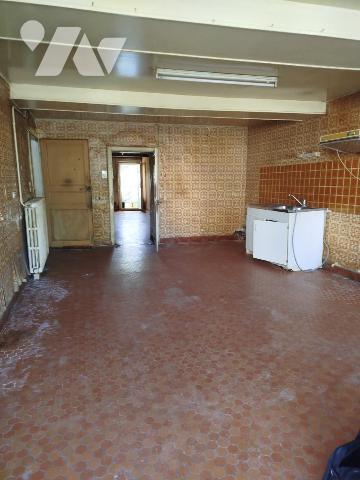 Vente sur la commune d'Epineux le Seguin maison avec jardin
