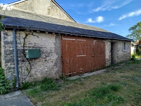 Vente sur la commune d'Epineux le Seguin maison avec jardin