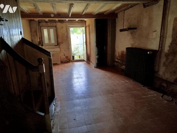Vente sur la commune d'Epineux le Seguin maison avec jardin