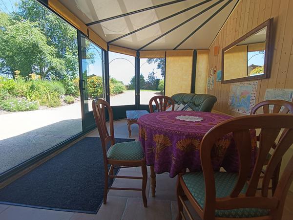 Longère à vendre à Saint Ave 4 chambres située dans un environnement exceptionnel.