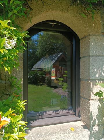 Longère à vendre à Saint Ave 4 chambres située dans un environnement exceptionnel.