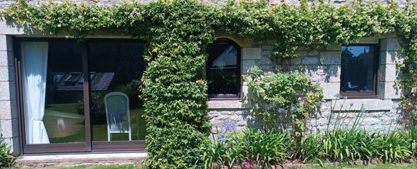 Longère à vendre à Saint Ave 4 chambres située dans un environnement exceptionnel.