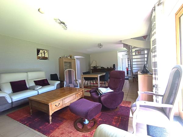 Longère à vendre à Saint Ave 4 chambres située dans un environnement exceptionnel.