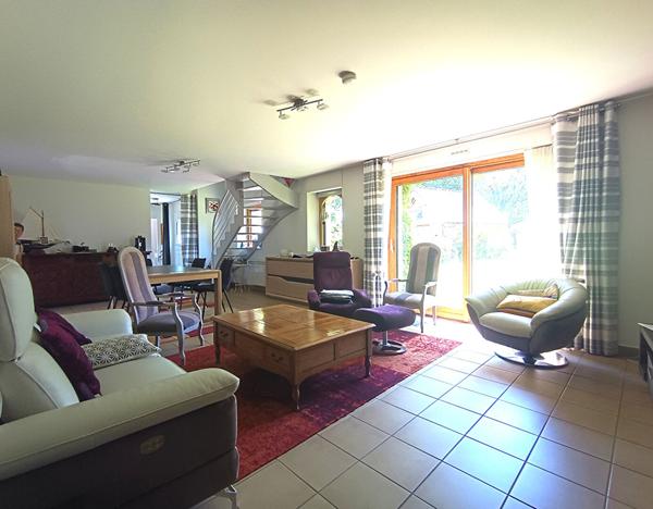 Longère à vendre à Saint Ave 4 chambres située dans un environnement exceptionnel.