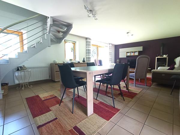 Longère à vendre à Saint Ave 4 chambres située dans un environnement exceptionnel.