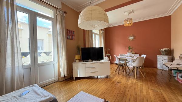 Vichy (03200) Appartement T3 dernier étage avec cave et 2 mansardes proche 4 chemins Vichy