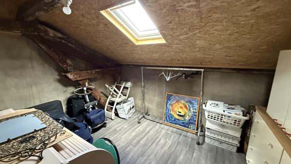 Vichy (03200) Appartement T3 dernier étage avec cave et 2 mansardes proche 4 chemins Vichy