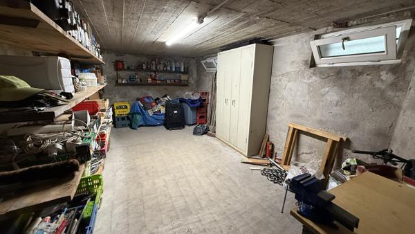 Vichy (03200) Appartement T3 dernier étage avec cave et 2 mansardes proche 4 chemins Vichy