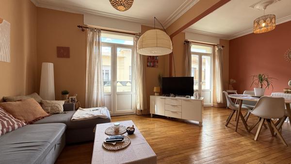 Vichy (03200) Appartement T3 dernier étage avec cave et 2 mansardes proche 4 chemins Vichy