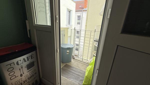 Vichy (03200) Appartement T3 dernier étage avec cave et 2 mansardes proche 4 chemins Vichy
