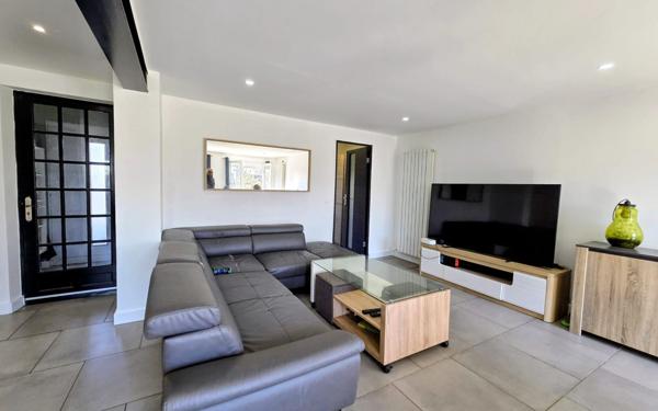 Maison à vendre    5 pièces •  La Ville-du-Bois